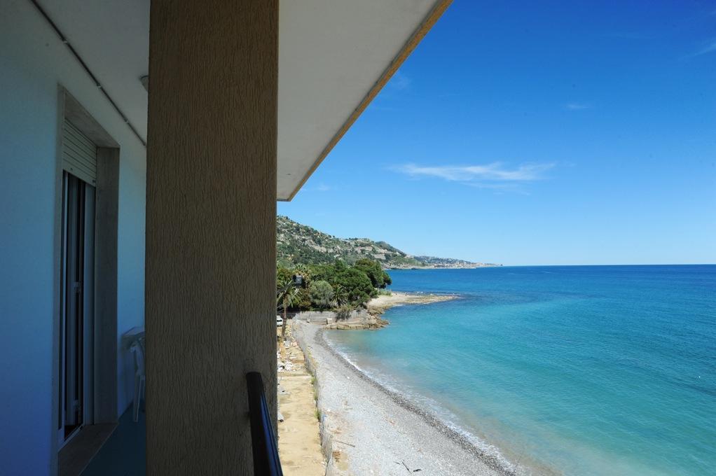 Holiday'S Beach Aparthotel Ventimiglia Exterior foto